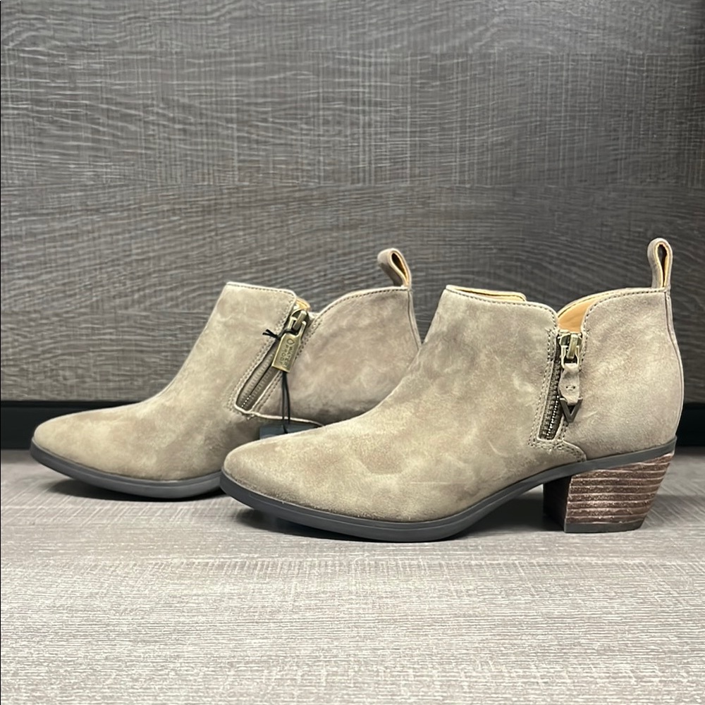 Women's Vionic Cecily Suede Waterproof Ankle Boots Medium Fit (Stone) - Size 5